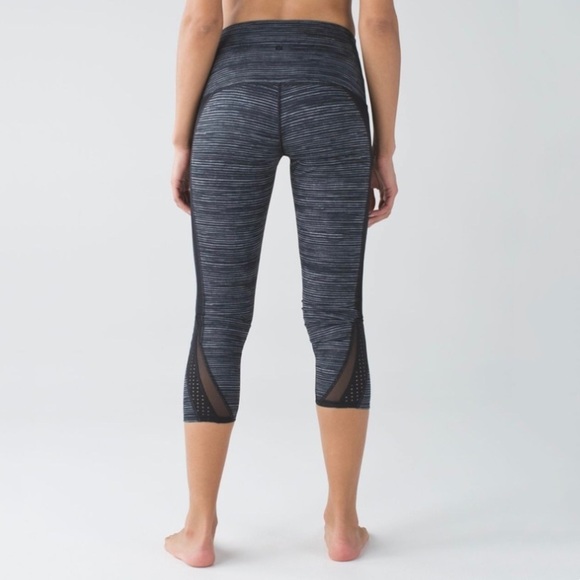 Lululemon High Rise Wunder Under‎ Crop Leggings (Luon, 23" Inseam) - Picture 1 of 8